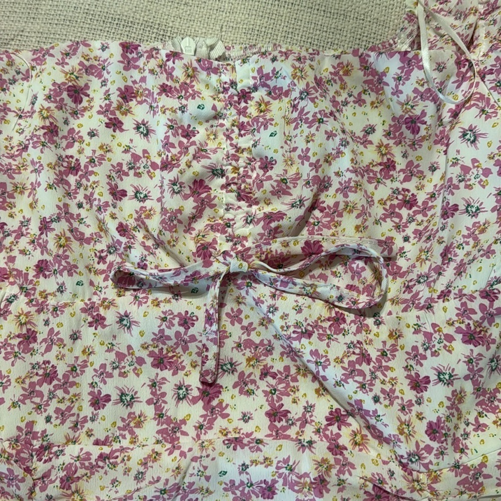Princess Polly NWOT Romantic Flower Pattern Ruched Dress - Picture 3 of 15